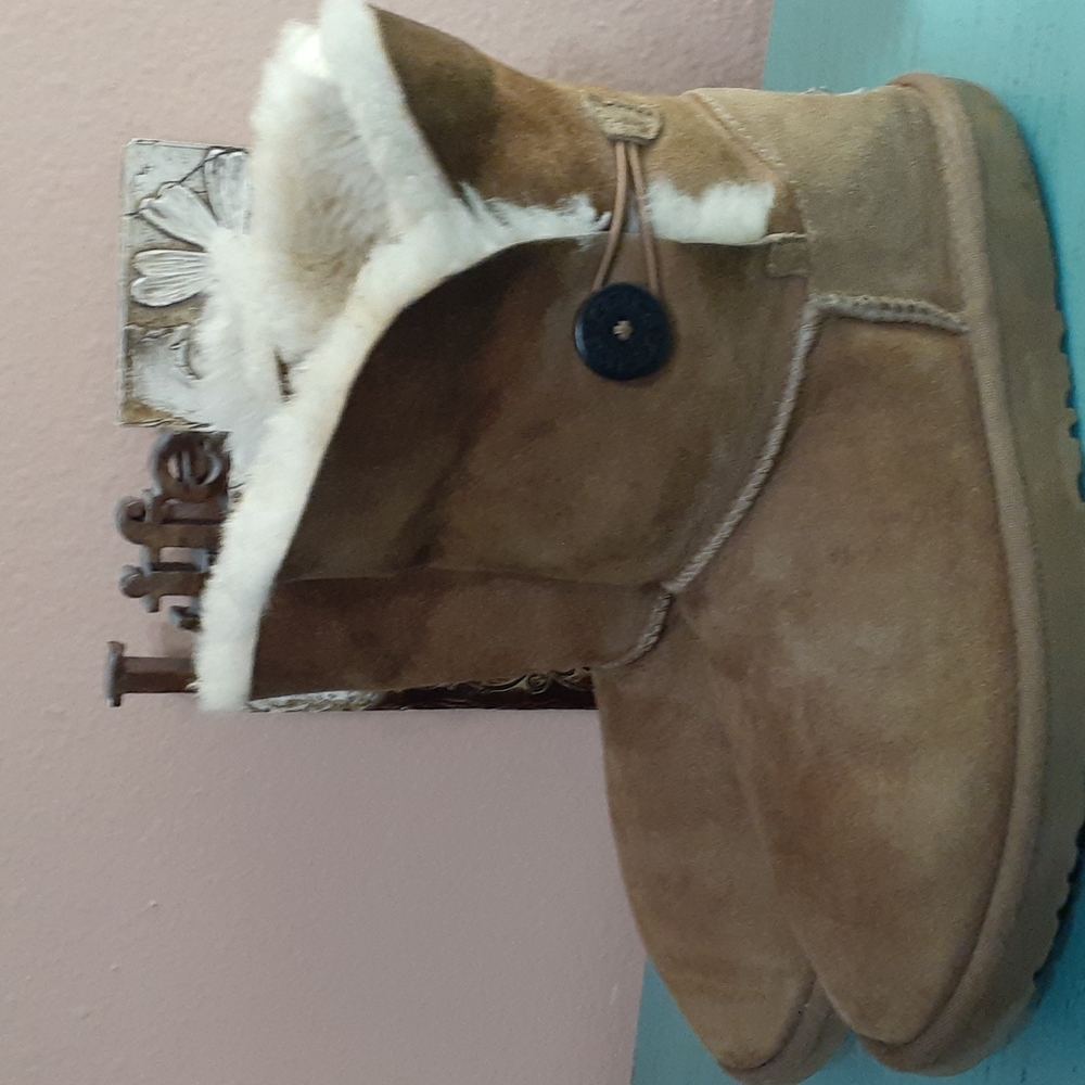 UGG BOOTS SZ 6 - Picture 4 of 9